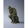 Sculptuur de Denker van Rodin middel